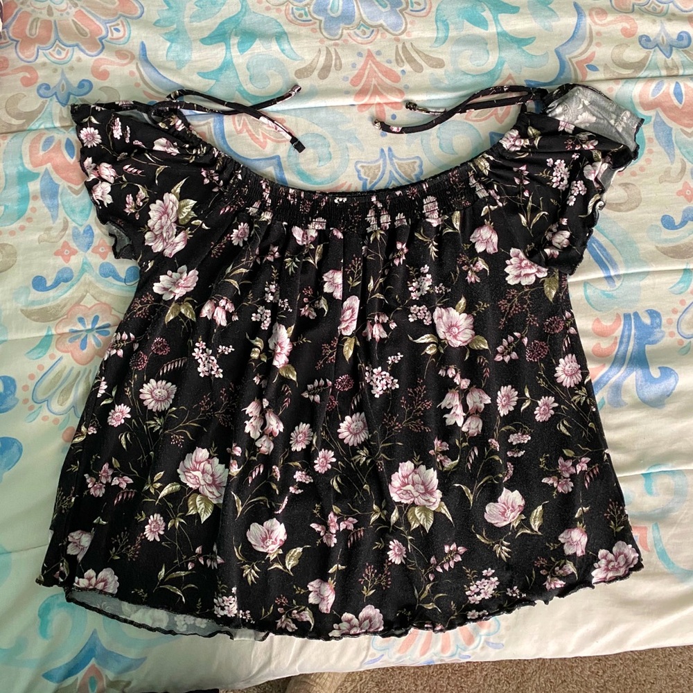 American Eagle off the shoulder floral top